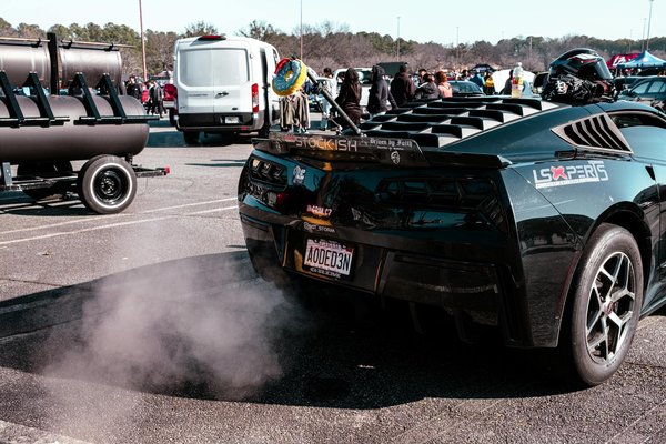 What is the process for obtaining a personalized license plate in the UK?